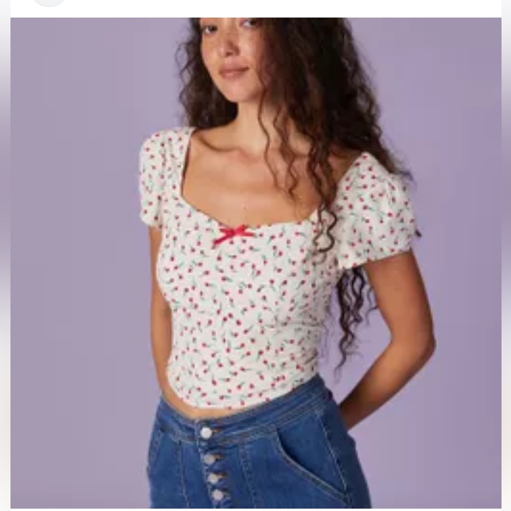 RIHOAS White Floral Crop Top with Red Details